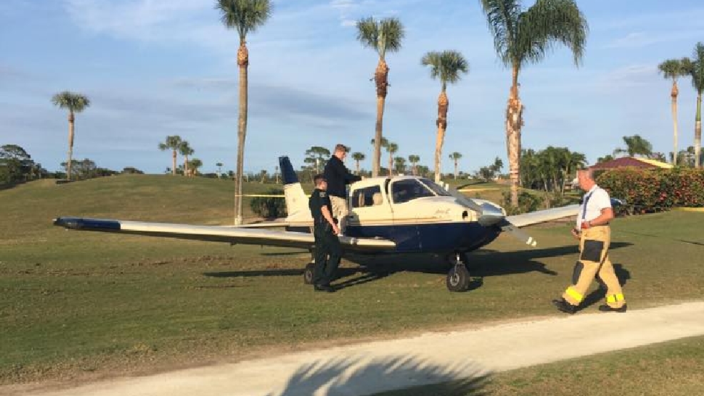 Plane lands on golf course in Stuart WPEC