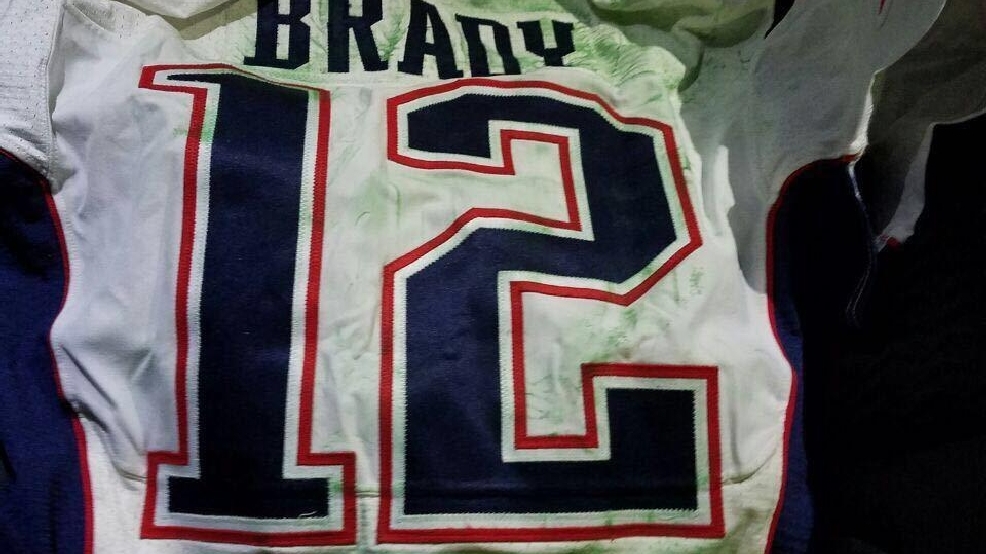 tom brady jersey large