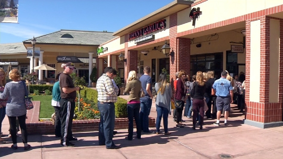 Guy Fieri's Johnny Garlic's restaurant opens in Bakersfield KBAK