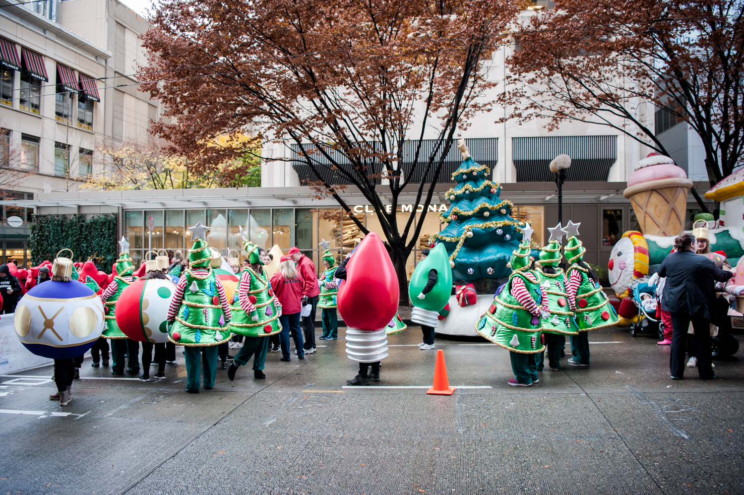 Photos It's the 28th Annual Macy's Holiday Parade in Seattle Seattle