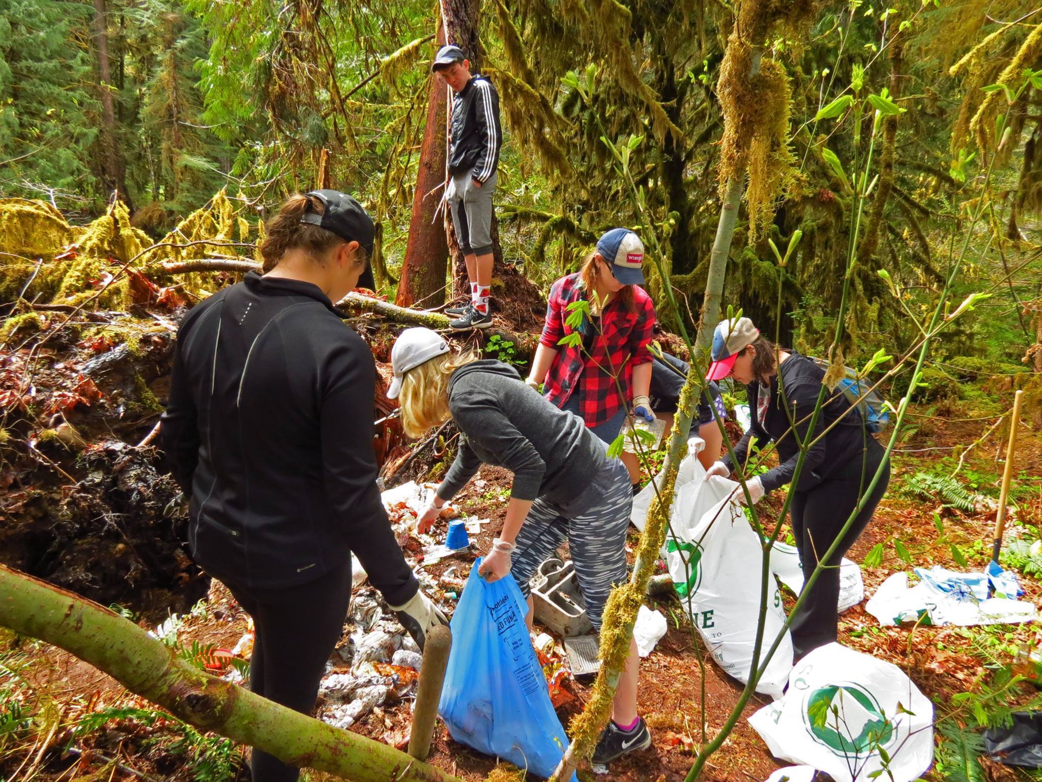 Willamette Natl. Forest: Volunteers Clean Up 3.6 Tons Of Trash Over ...