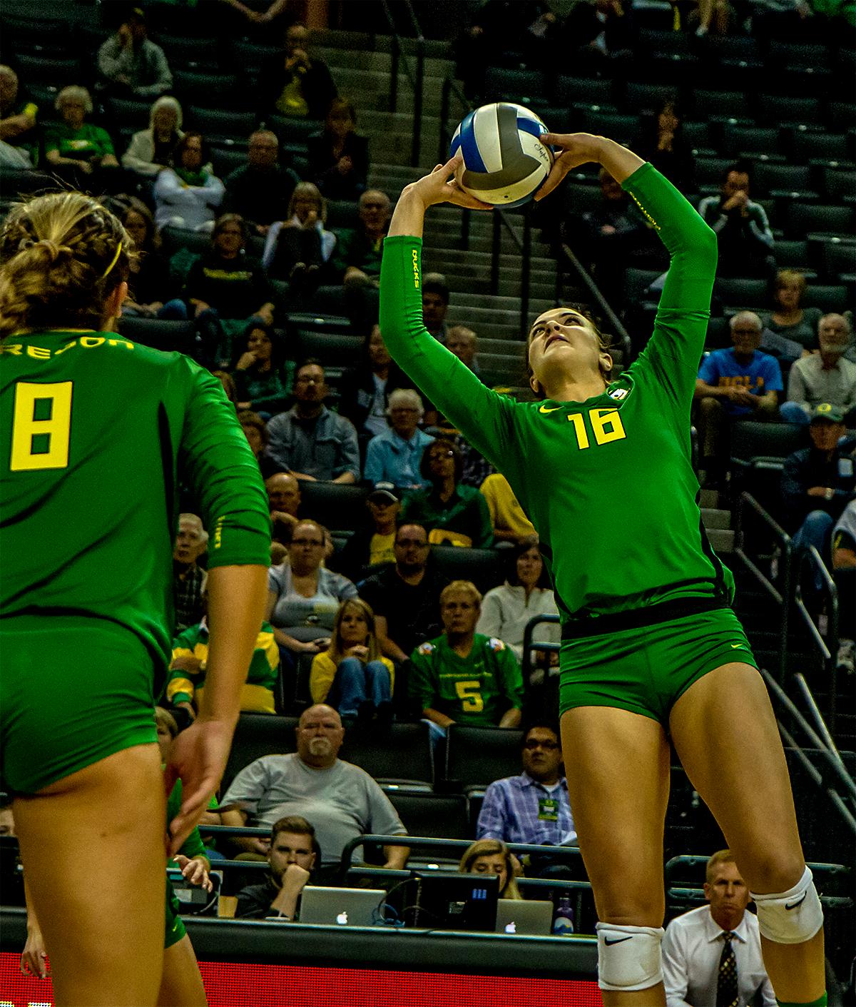 Volleyball: Ducks vs Bruins | PHOTOS | KVAL