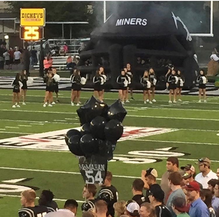 Bauxite HS football team honors Hampton coach who unexpectedly died KATV