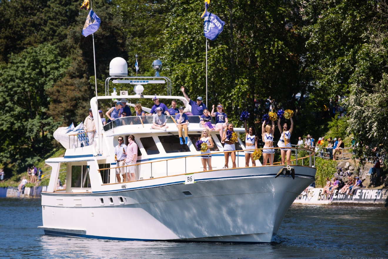 Photos Thousands come out for Seattle Yacht Club's Opening Day