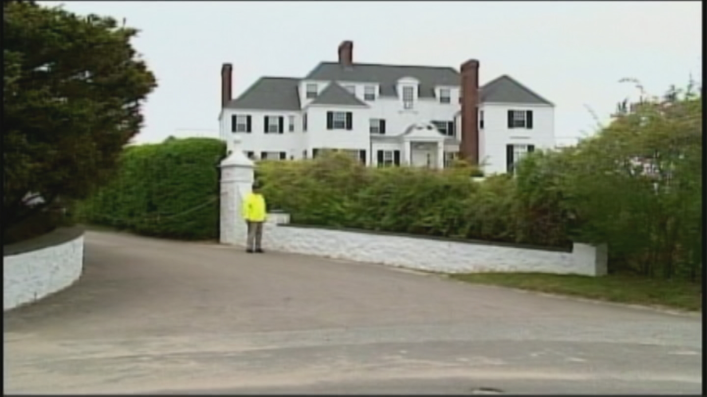 Taylor Swift invites fans to Watch Hill mansion for listening party WJAR