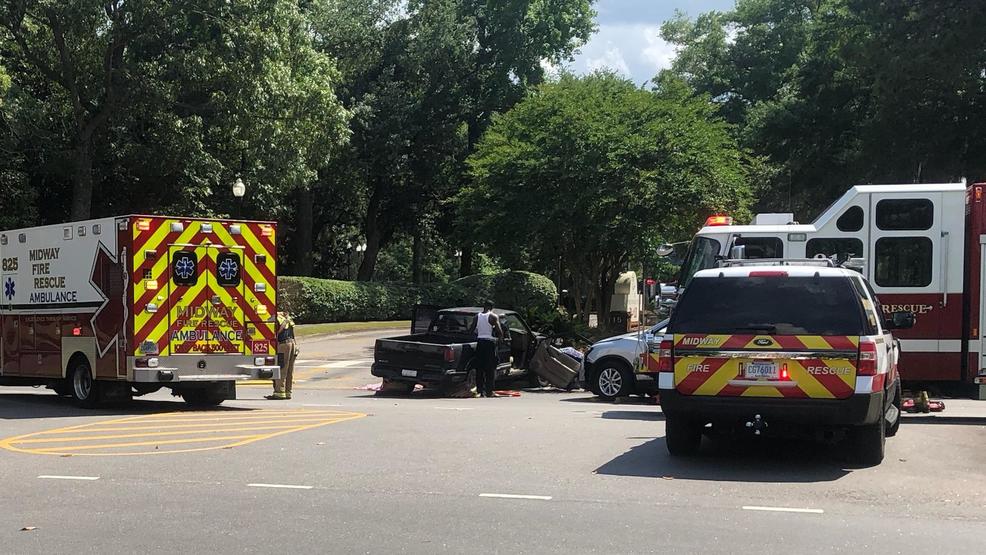 1 entrapped in crash in Litchfield WPDE