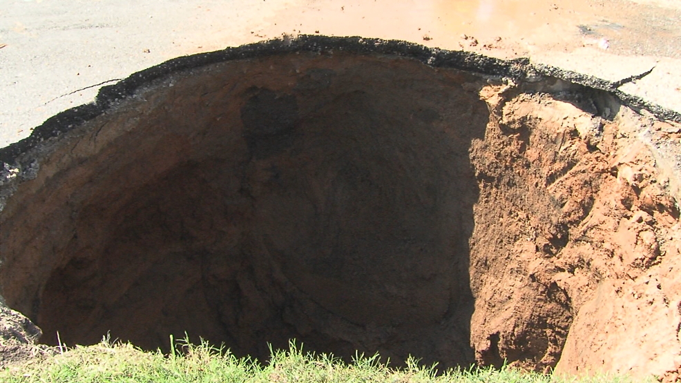 Sinkhole In Tulsa Estimated To Be 20 Feet Deep Ktul
