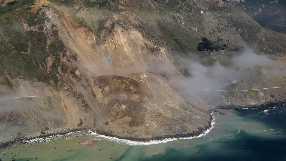 PHOTOS Landslide over Pacific Coast Highway causes 1 billion in