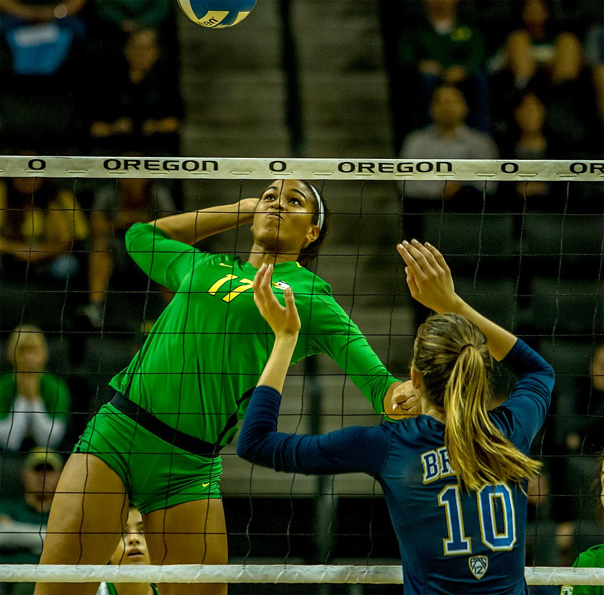 Volleyball: Ducks vs Bruins | PHOTOS | KVAL