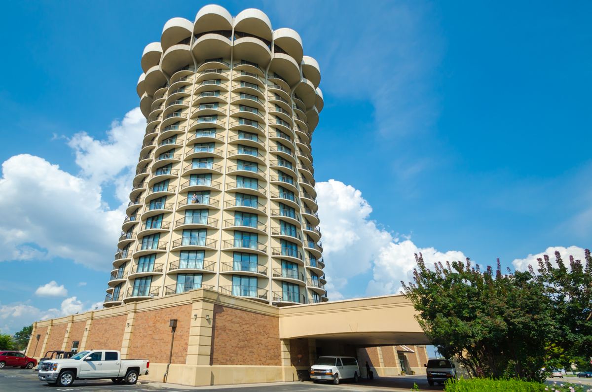 This Revolving Restaurant In Covington Is One Of The Most Unique Places