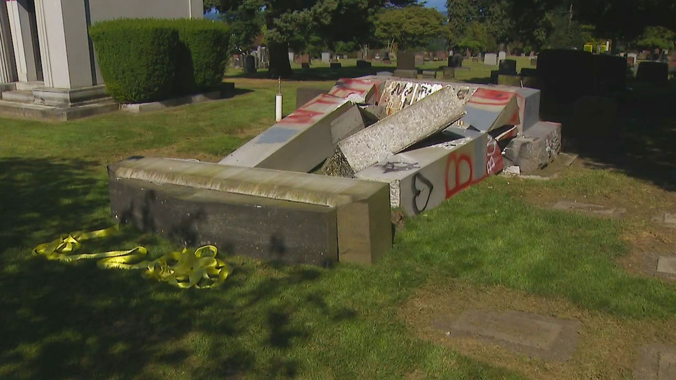 Huge Confederate Monument Toppled At Seattles Lake View Cemetery Komo 