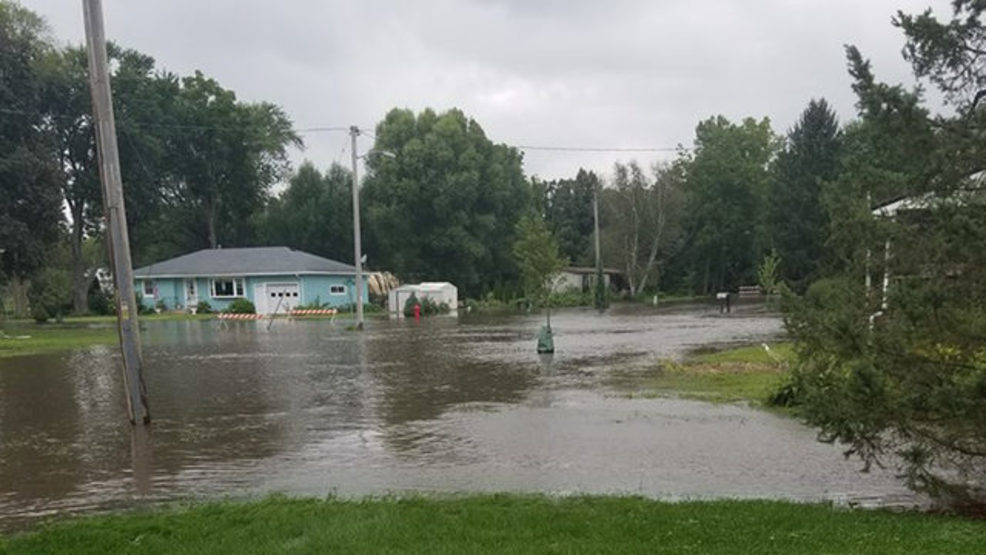 'There's water everywhere' Belleville dam breaches, evacuations